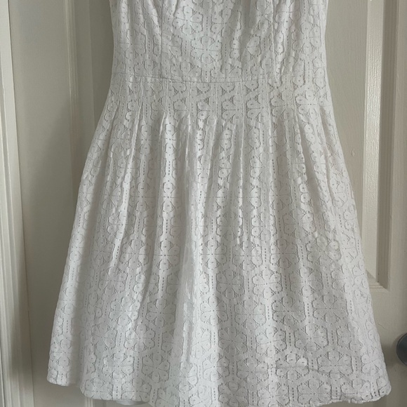 Lily Pulitzer Posey White Resort dress. Daisy Lane Lace. Sleeveless.EUC! Size 4. - Picture 3 of 8